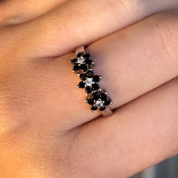 🖤NWOT sterling silver black spinel flower ring 🖤 - Picture 2 of 7